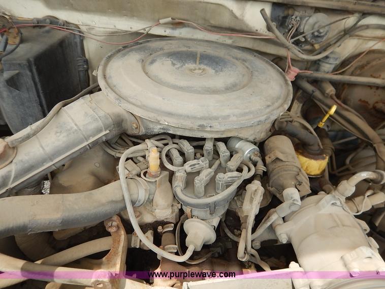 image for item J3956 1985 Ford F350 flatbed pickup truck