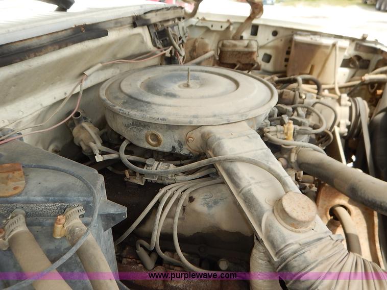 image for item J3956 1985 Ford F350 flatbed pickup truck