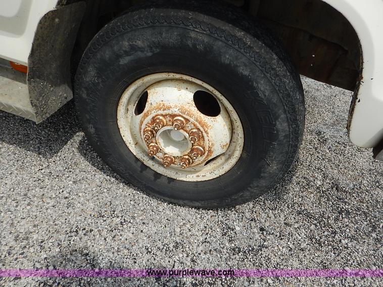 image for item J3956 1985 Ford F350 flatbed pickup truck