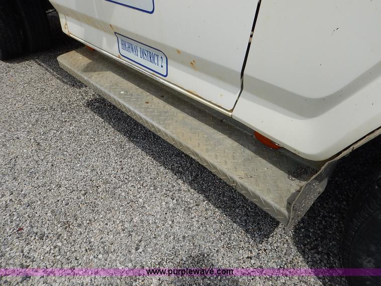 image for item J3956 1985 Ford F350 flatbed pickup truck