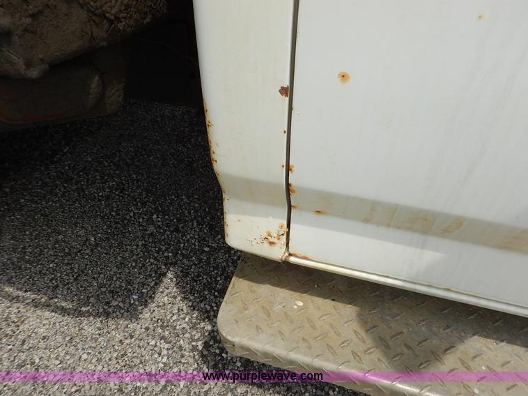 image for item J3956 1985 Ford F350 flatbed pickup truck