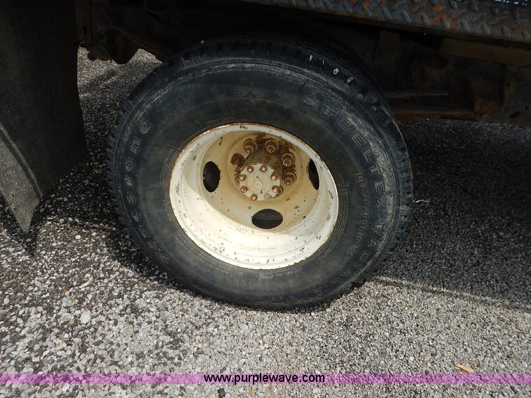 image for item J3956 1985 Ford F350 flatbed pickup truck