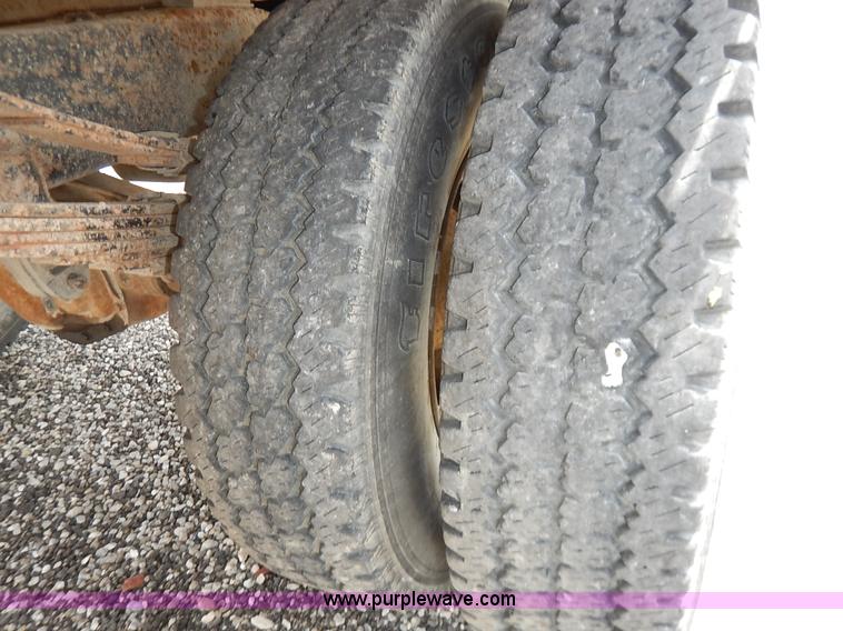 image for item J3956 1985 Ford F350 flatbed pickup truck