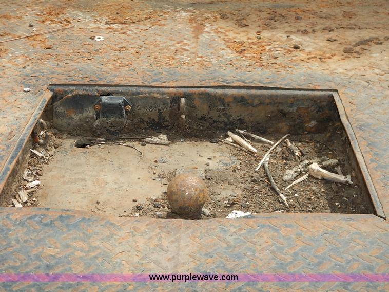 image for item J3956 1985 Ford F350 flatbed pickup truck