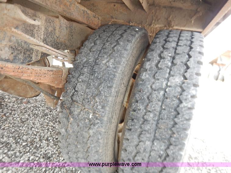 image for item J3956 1985 Ford F350 flatbed pickup truck