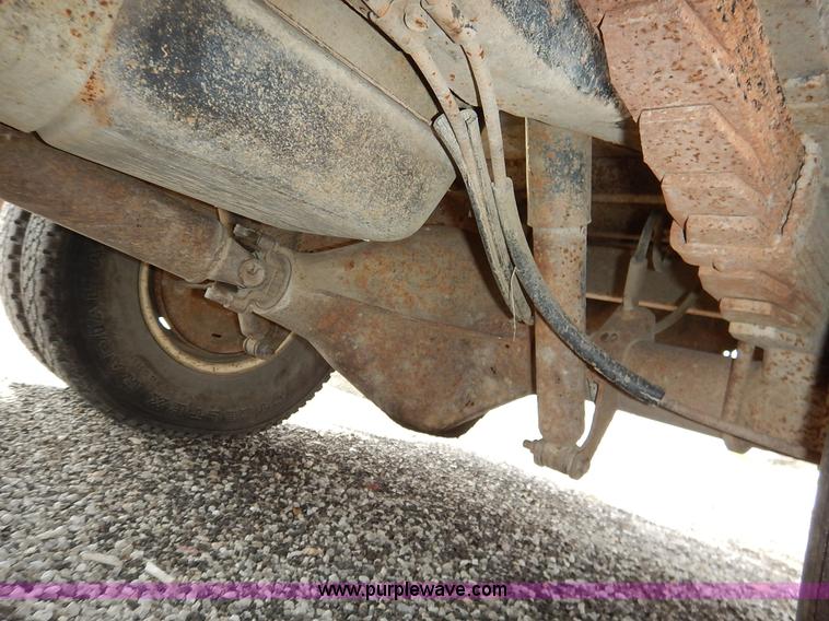 image for item J3956 1985 Ford F350 flatbed pickup truck