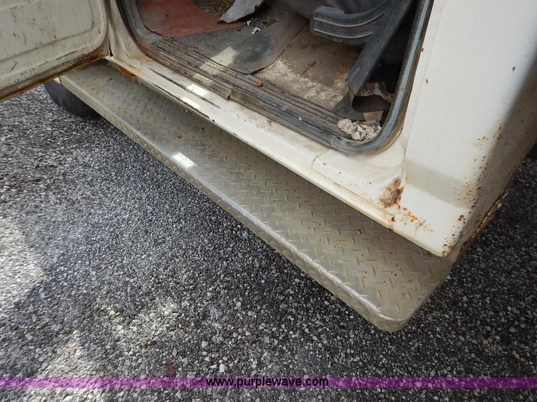 image for item J3956 1985 Ford F350 flatbed pickup truck