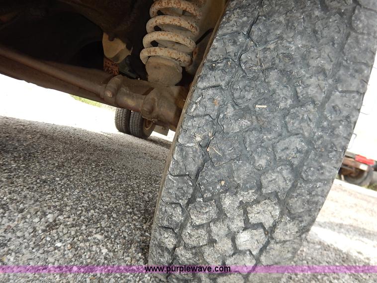 image for item J3956 1985 Ford F350 flatbed pickup truck