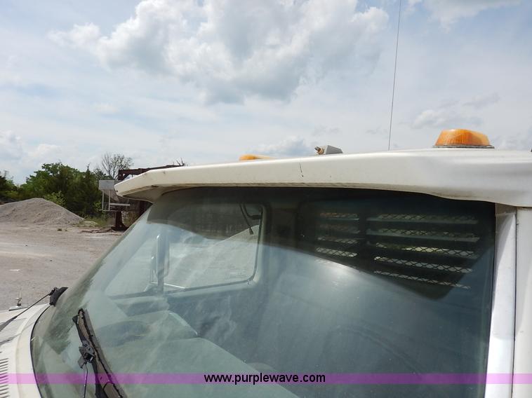 image for item J3956 1985 Ford F350 flatbed pickup truck