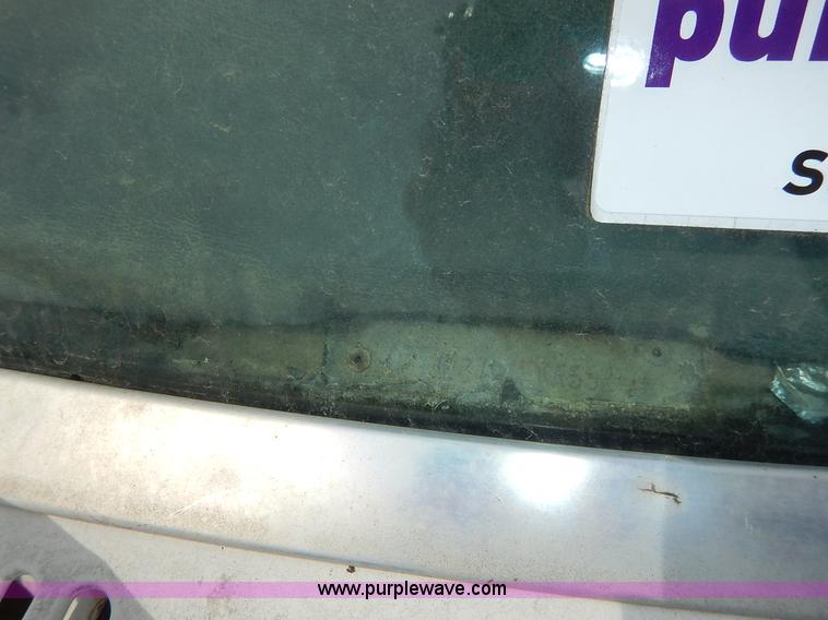 image for item J3956 1985 Ford F350 flatbed pickup truck