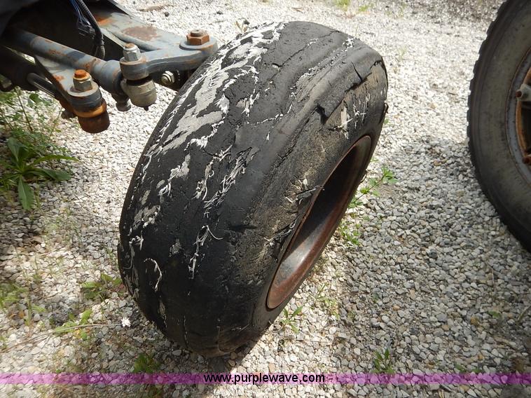 image for item J3960 1998 New Holland TS100 tractor