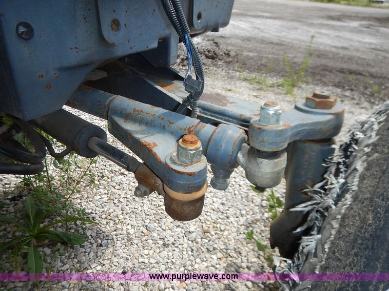 image for item J3960 1998 New Holland TS100 tractor