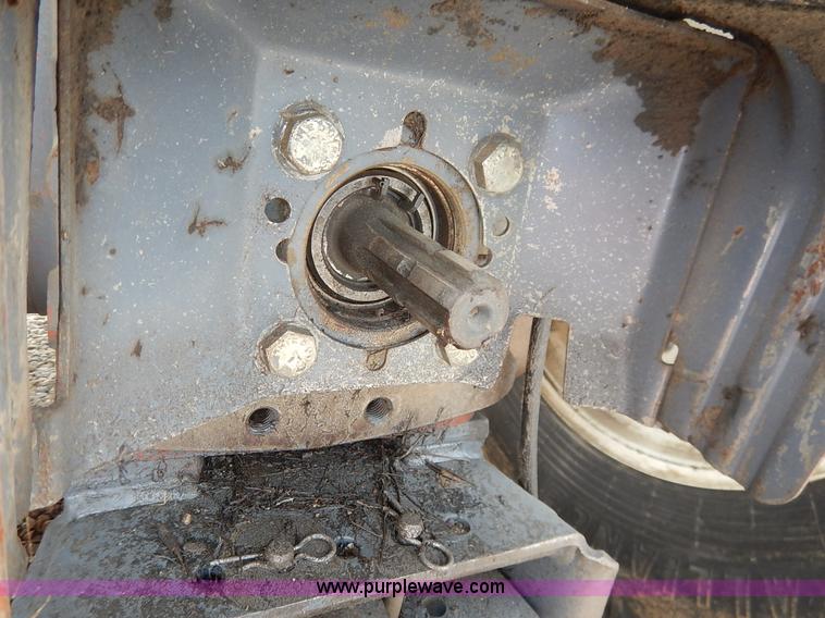 image for item J3960 1998 New Holland TS100 tractor