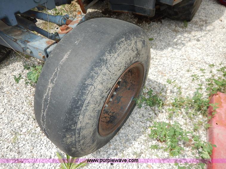 image for item J3960 1998 New Holland TS100 tractor