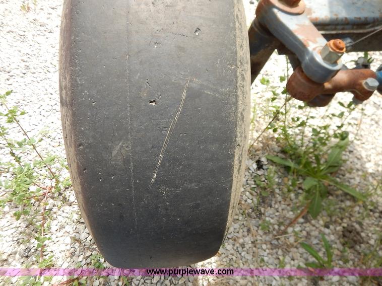 image for item J3960 1998 New Holland TS100 tractor