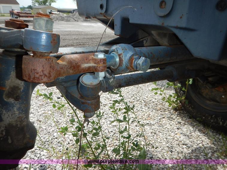 image for item J3960 1998 New Holland TS100 tractor