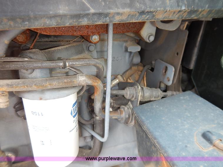 image for item J3960 1998 New Holland TS100 tractor