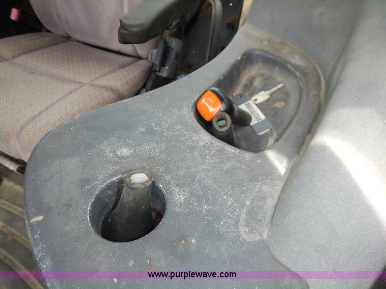 image for item J3960 1998 New Holland TS100 tractor