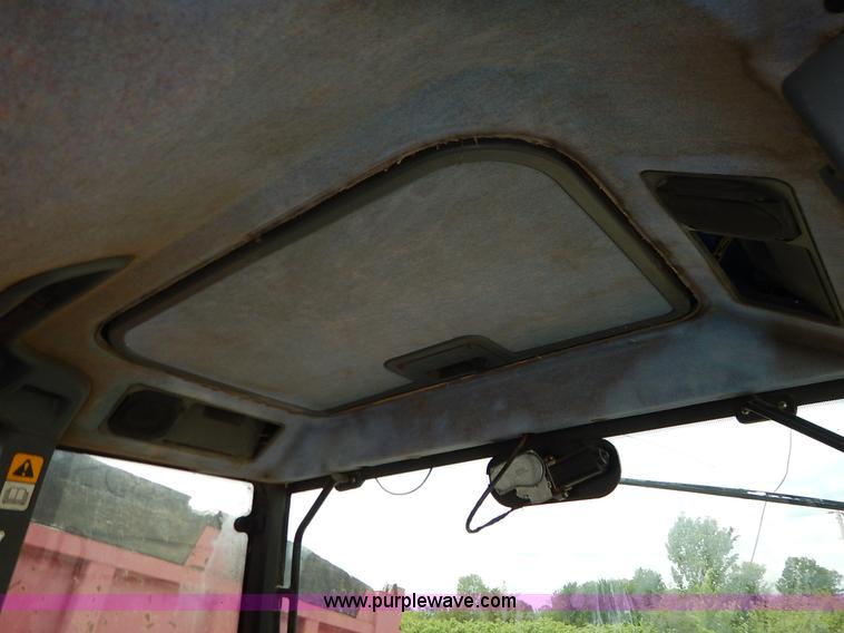 image for item J3960 1998 New Holland TS100 tractor