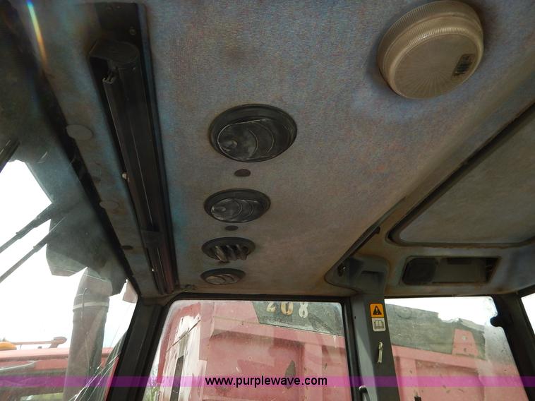 image for item J3960 1998 New Holland TS100 tractor