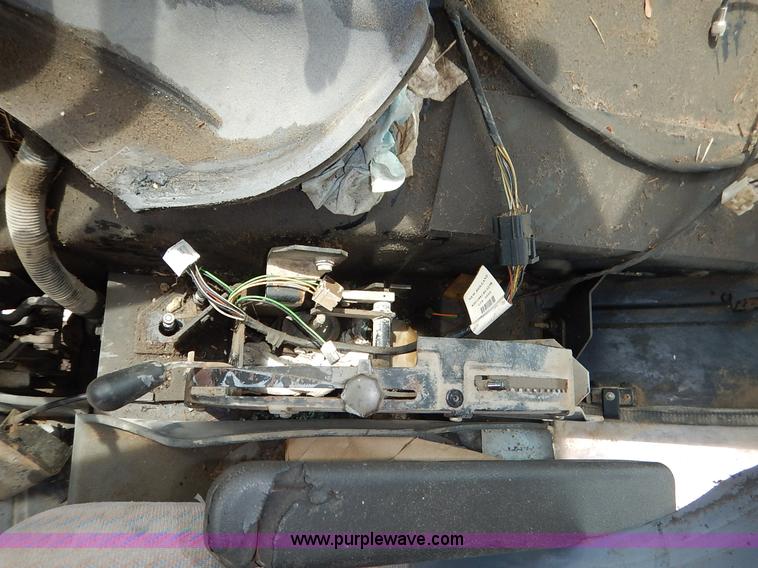 image for item J3960 1998 New Holland TS100 tractor