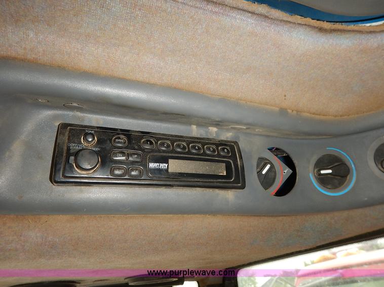 image for item J3960 1998 New Holland TS100 tractor