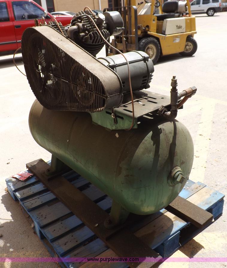 image for item K3848 Dayton 3Z960 air compressor