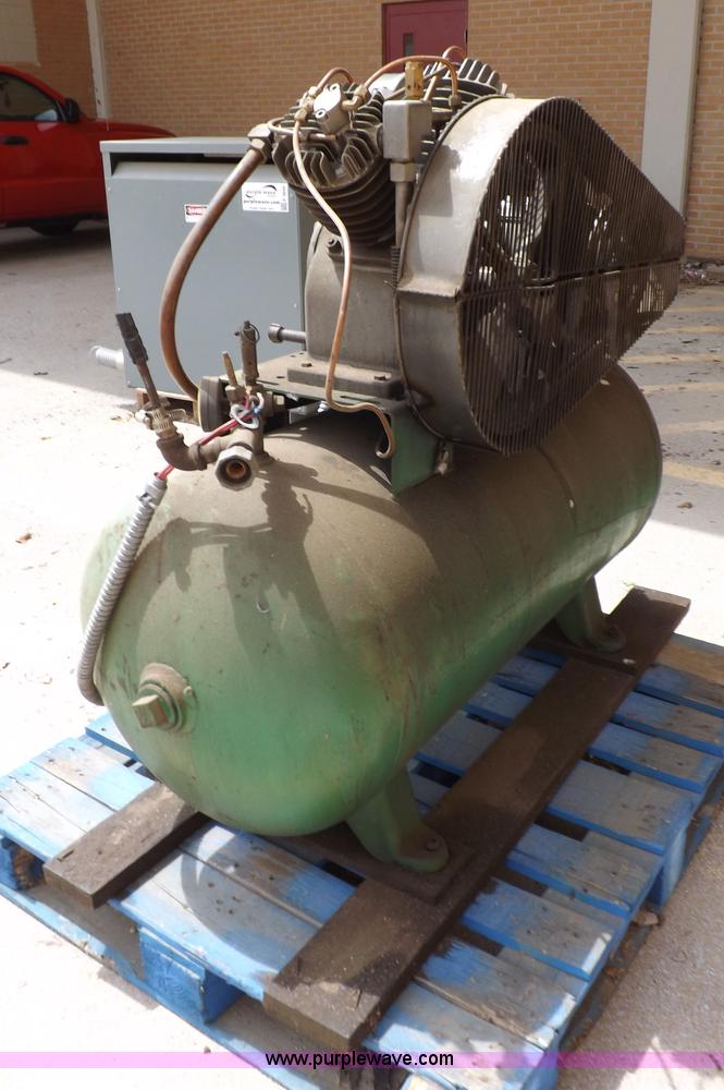 image for item K3848 Dayton 3Z960 air compressor
