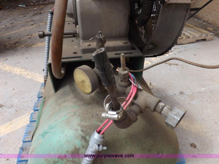 image for item K3848 Dayton 3Z960 air compressor