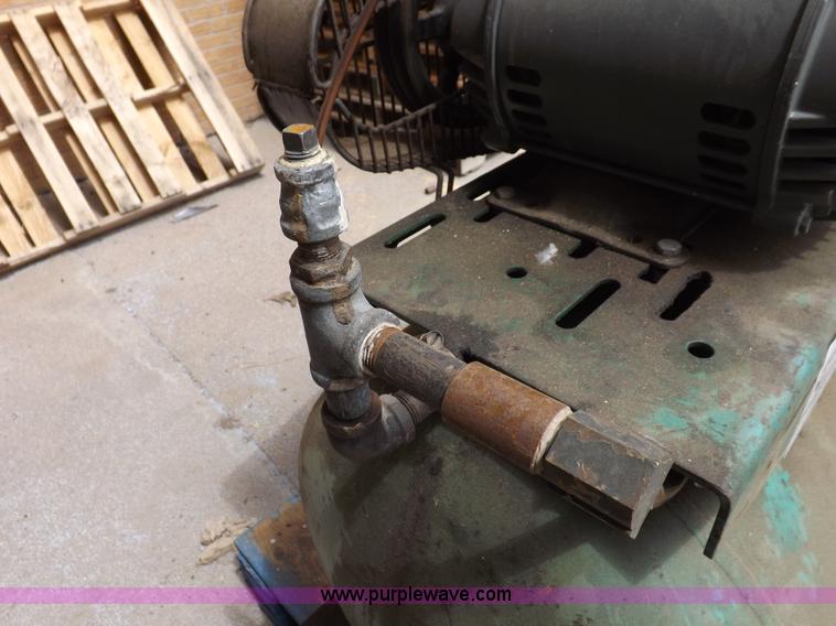 image for item K3848 Dayton 3Z960 air compressor