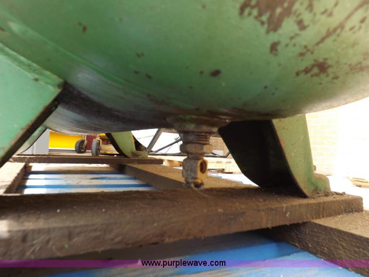 image for item K3848 Dayton 3Z960 air compressor