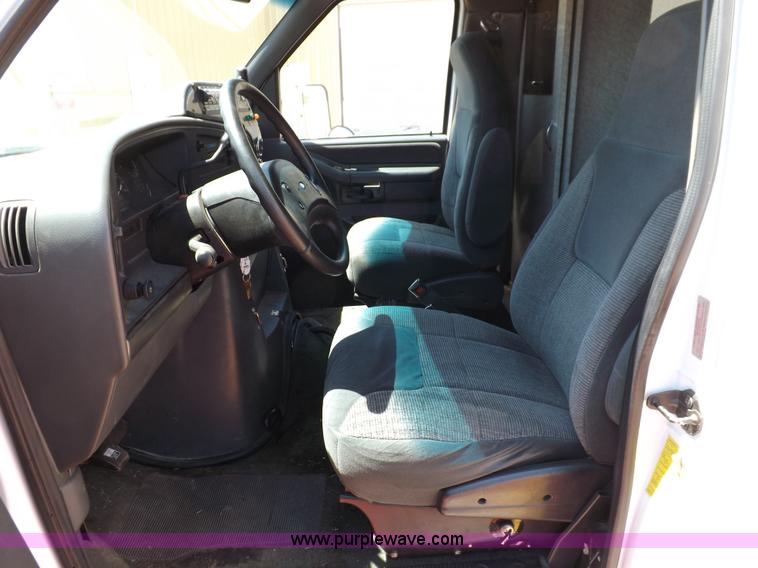 image for item K3853 1992 Ford E350 ambulance