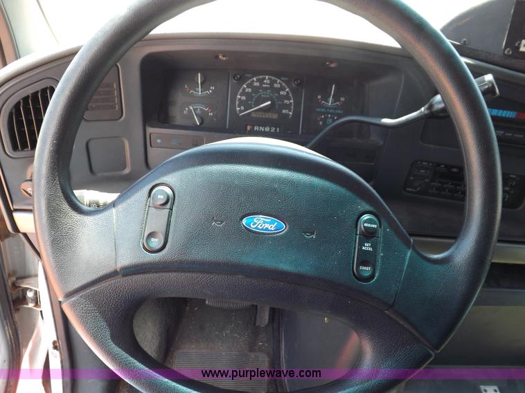 image for item K3853 1992 Ford E350 ambulance