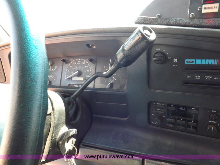 image for item K3853 1992 Ford E350 ambulance