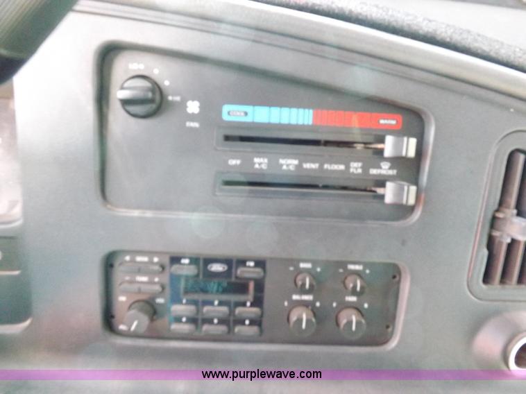 image for item K3853 1992 Ford E350 ambulance