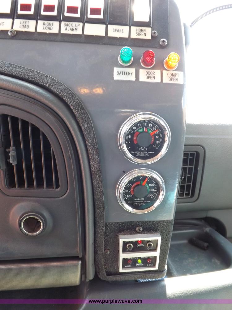 image for item K3853 1992 Ford E350 ambulance