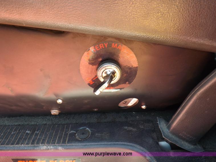 image for item K3853 1992 Ford E350 ambulance