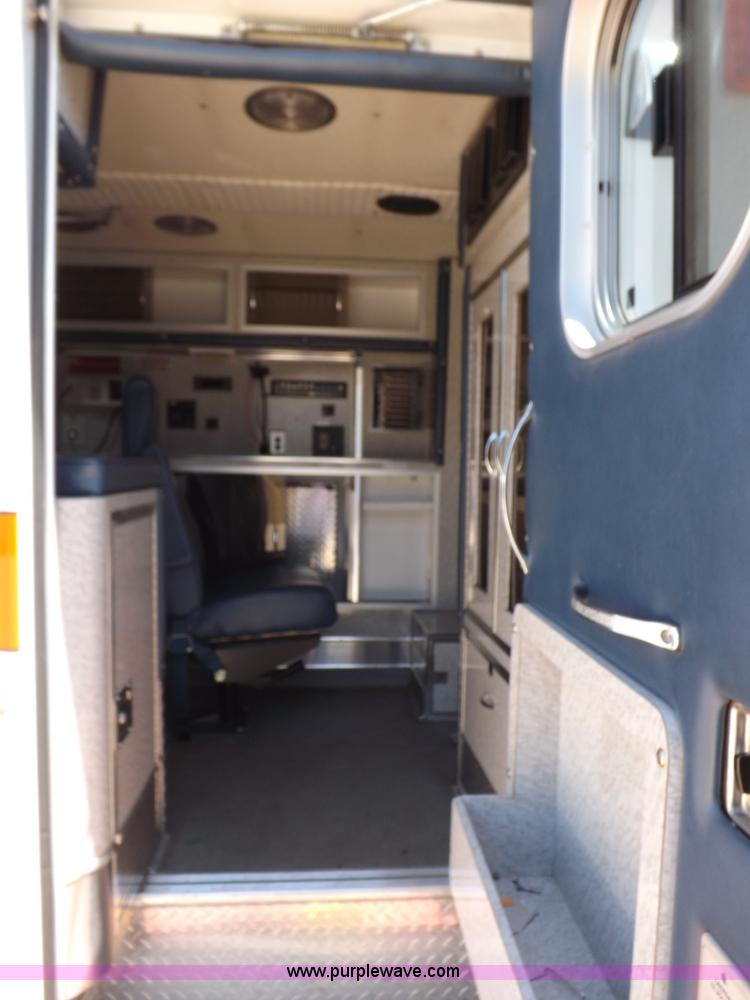 image for item K3853 1992 Ford E350 ambulance