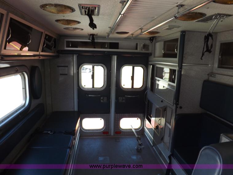 image for item K3853 1992 Ford E350 ambulance