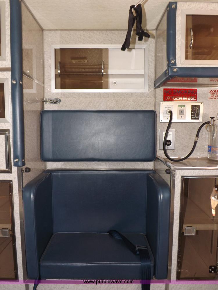 image for item K3853 1992 Ford E350 ambulance