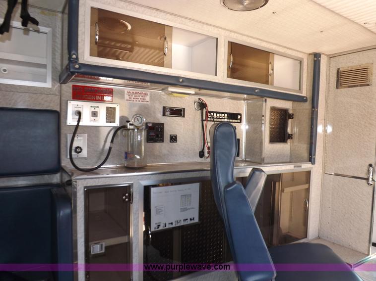 image for item K3853 1992 Ford E350 ambulance