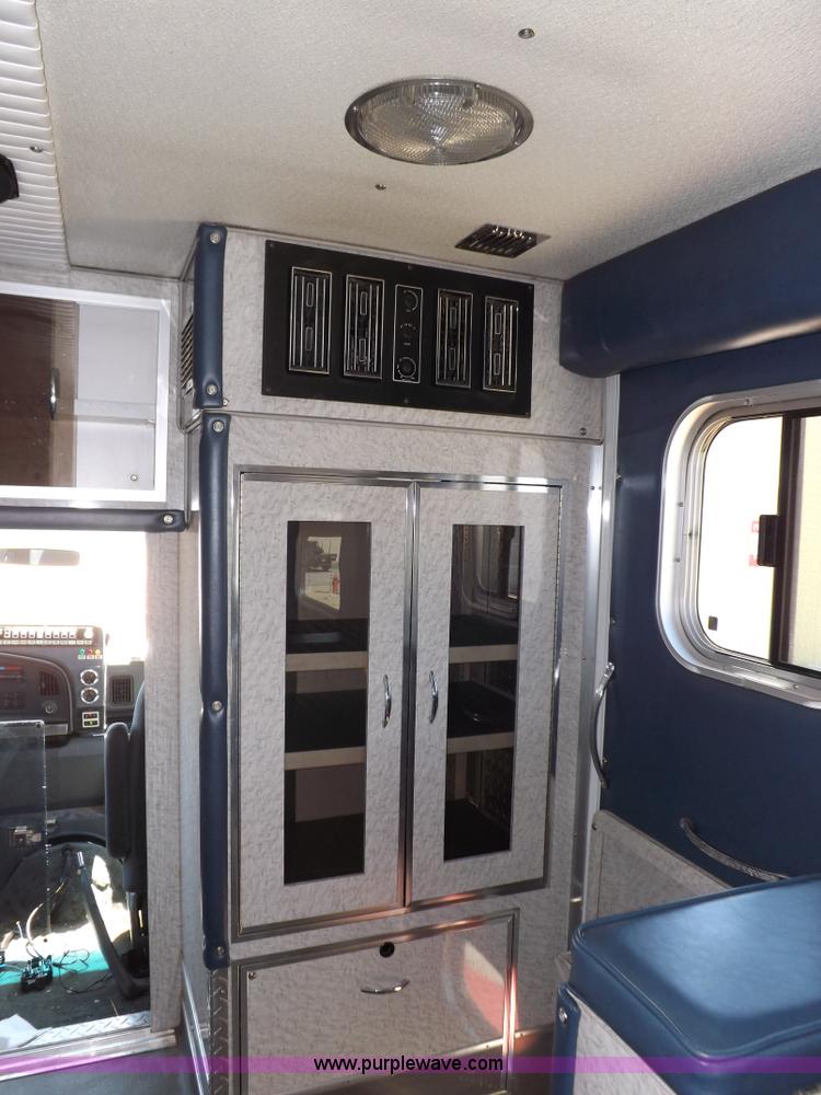 image for item K3853 1992 Ford E350 ambulance