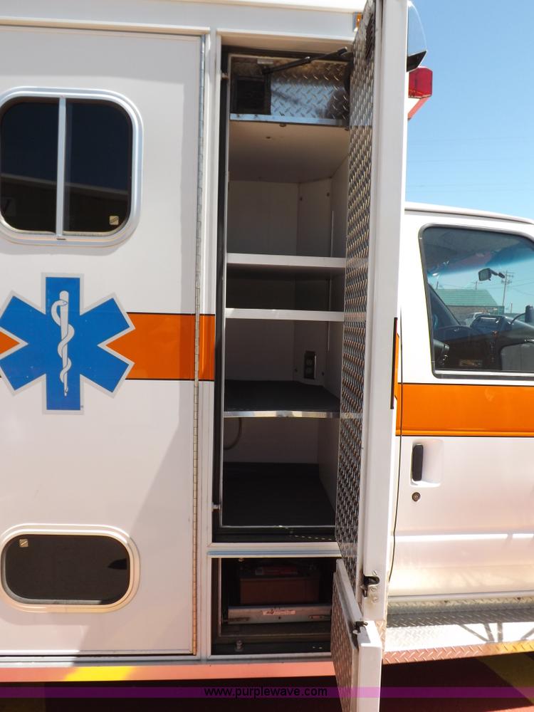 image for item K3853 1992 Ford E350 ambulance