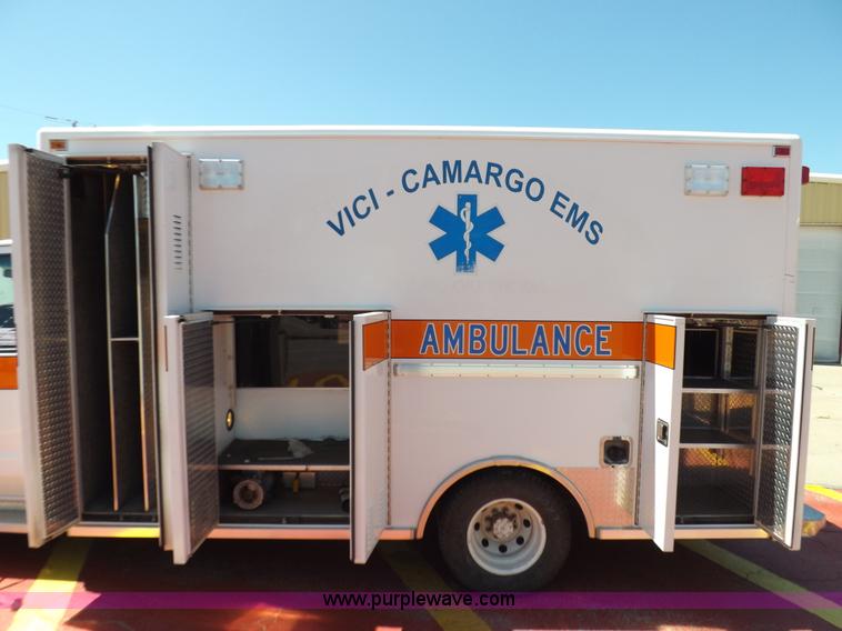 image for item K3853 1992 Ford E350 ambulance