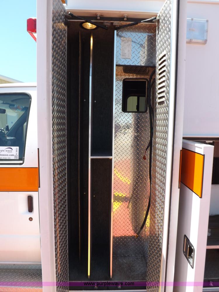 image for item K3853 1992 Ford E350 ambulance