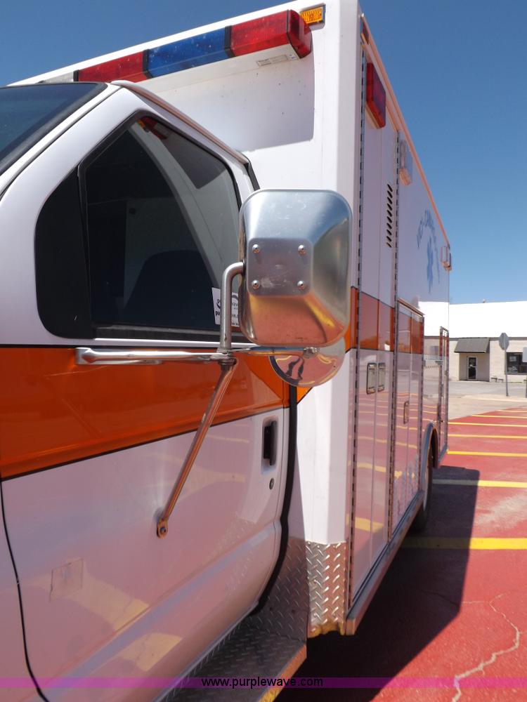 image for item K3853 1992 Ford E350 ambulance