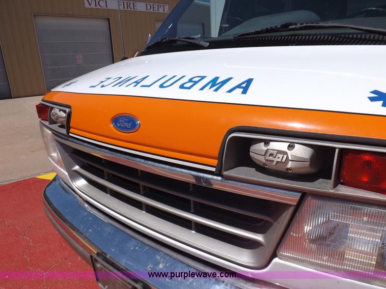 image for item K3853 1992 Ford E350 ambulance
