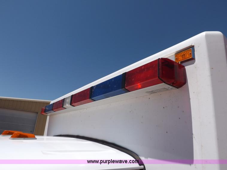 image for item K3853 1992 Ford E350 ambulance