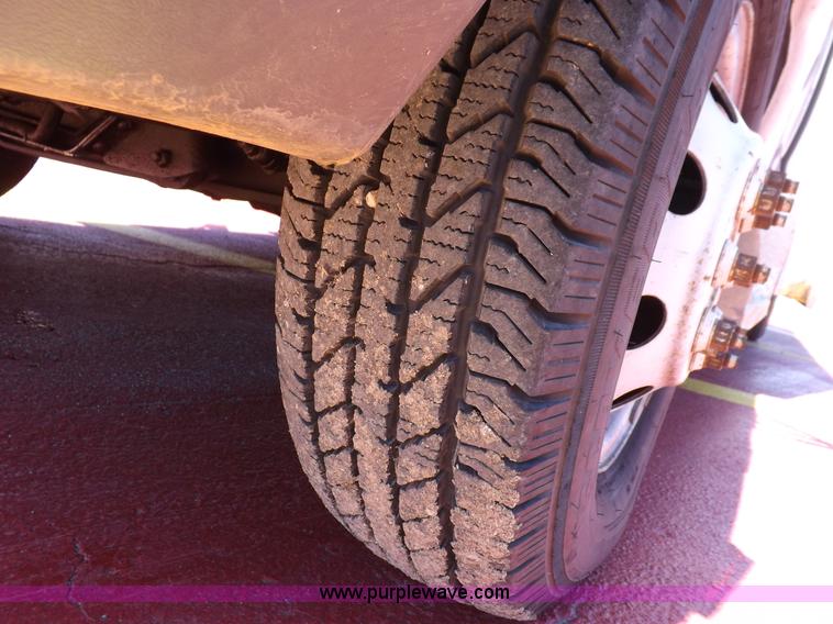 image for item K3853 1992 Ford E350 ambulance