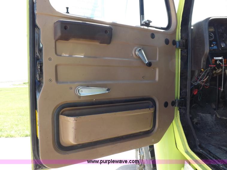 image for item K3924 1981 International S1800 fire truck